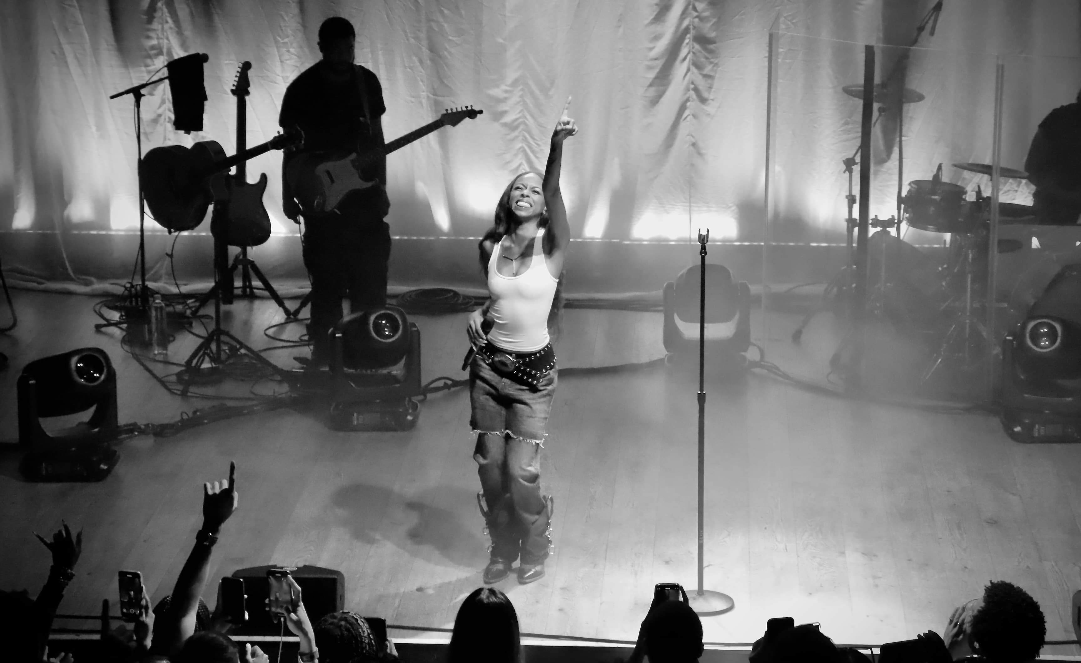 Ravyn Lenae in black and white on stage